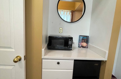 Downtown Historic District Bed & Breakfast | Peace & Plenty Inn Bed & Breakfast