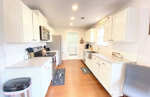 Braselton House | Peaceful 3BR/2BA Retreat in Braselton - Modern Farmhouse Vibes