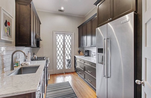 Historic Downtown Savannah Apartment | Peaceful & Beautiful Upper Apt! 2 Private Balconies!