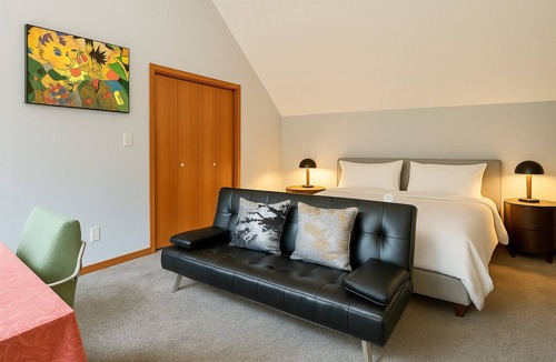 Harwinton Bed & Breakfast | Peaceful Modern Private Room with Comfort & Charm
