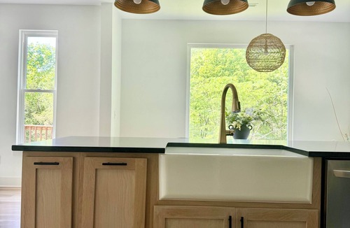 Lancaster House | Peaceful place to recharge, within steps to Center Hill Lake!