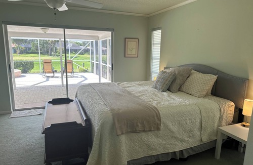The Meadows House | Peaceful Private Get Away - 10 Minutes from Major beaches!