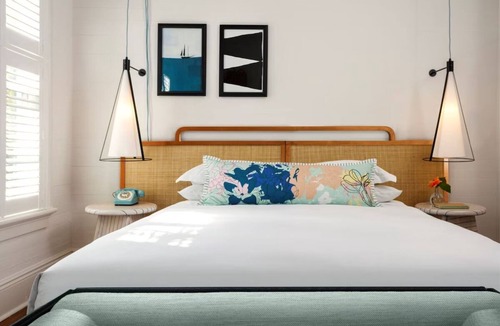 Old Town Hotel | Peaceful & Relaxing Key West Bungalow, Near Famous Duval Street, Free Breakfast!