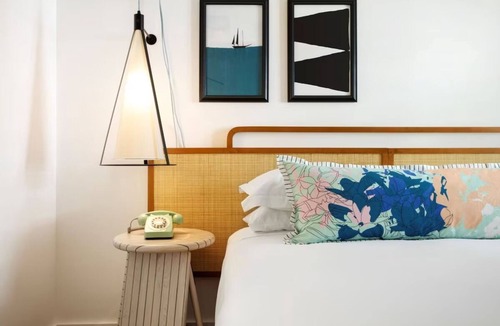 Old Town Hotel | Peaceful & Relaxing Key West Bungalow, Near Famous Duval Street, Free Breakfast!
