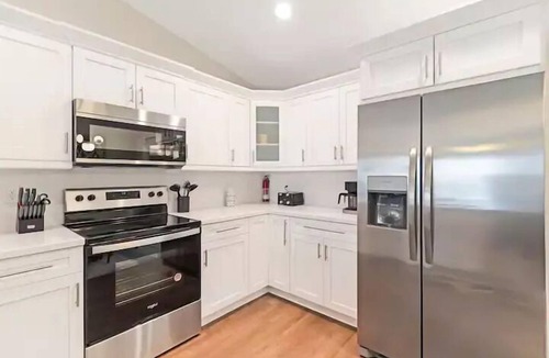 Fellowship House | Peaceful Retreat 3 Bedroom 10 min to WEC