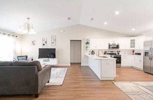 Fellowship House | Peaceful Retreat 3 Bedroom 10 min to WEC