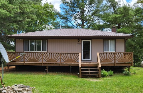 Gladwin Cottage | Peaceful~Riverfront~Cottage