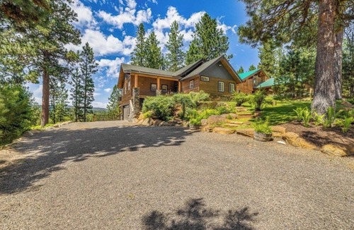 McCall House | Peaceful Riverfront Getaway with Incredible Sunsets