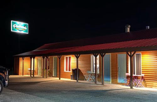 Rapid River Hotel | Peninsula Point Lodge