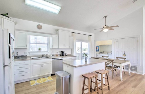 Toilla Segunda Cottage | Pensacola Beach Home: 1 Block to Beach Access
