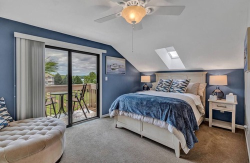 North Shore Condo | Penthouse View - Smith Mountain Lake
