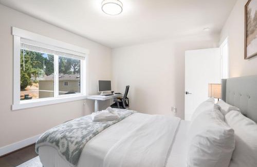Highline Apartment | Perch - Modern Seattle Retreat w/AC, Garage & Decks