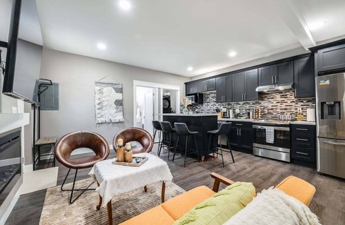 Inglewood House | Perch - Sammamish Cottage: Fully remodeled 2 bedrooms suite w/yard