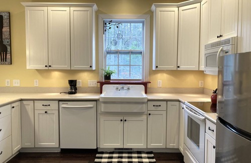 Fairview House | Perfect Getaway to see Biltmore, Lake Lure, Black Mountain, Blue Ridge Parkway