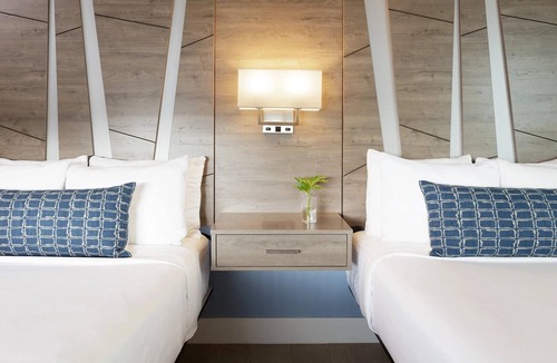 Pinellas Point Hotel | Perfect St. Pete's Stay - Exclusive Cabanas, Outdoor Pool & Attractions Nearby