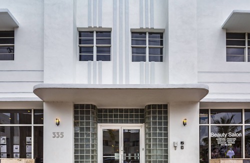 South Pointe Apartment | Perfect stay right on the BEACH with POOL!
