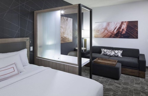 Clearwater Beach Hotel | Perfect Staycation! Free Breakfast, Pool, Short Drive to Sunsets at Pier 60!