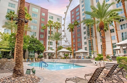 Las Vegas Hotel | Perfect Vegas Suite with Outdoor Pool Access for Relaxation | 2 Family Suites