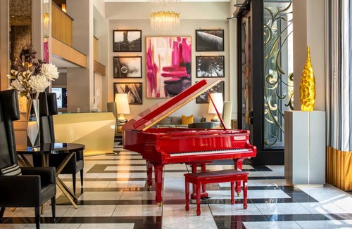Theater District Hotel | Persona Queen Dream, Paw-Friendly & Inviting, San Francisco's Union Square Charm