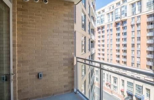 Woodmont Triangle Apartment | Pet-friendly 1BR Den w/Pool & Spa | nr Glen Echo Park