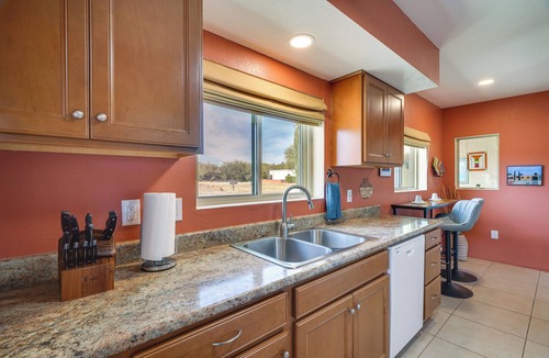 Green Valley Desert Meadows House | Pet-Friendly 55+ Green Valley Home w/Golf Gear!