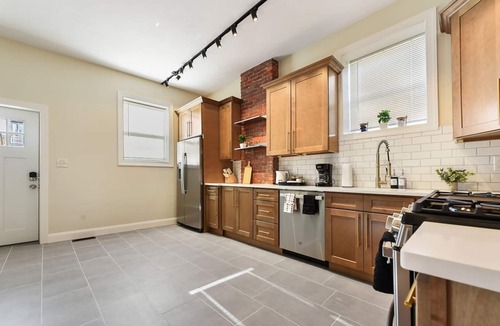Point Breeze North House | Pet Friendly+6BR+Free Parking 5 Min From Bakery Sq