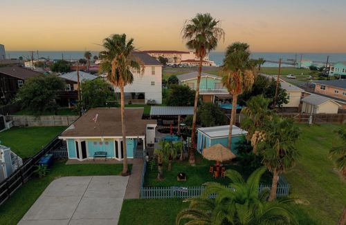 Fulton House | Pet-Friendly Beach Bungalow with Heated Pool & Outdoor Entertainment -Sleeps 10!