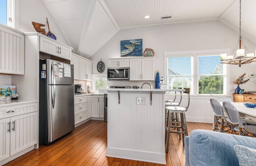 Flora's Bluff House | Pet friendly cottage across from beach access, ocean views!