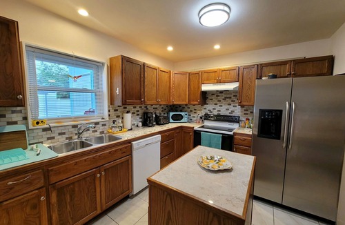 Gulf Gate Estates House | Pet Friendly Cozy Cottage Only 4 Miles From Siesta Key Beach!