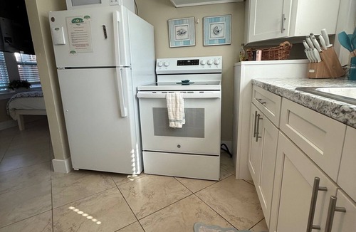 Pass-a-Grille House | Pet-Friendly Cozy Beach Bungalow | 1 Min to Pass-a-Grille Beach with Parking