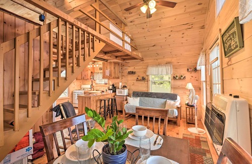 Ellsworth Cottage | Pet-Friendly Ellsworth Cottage on Branch Lake