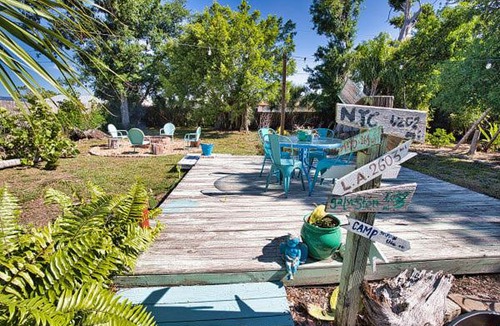 Englewood House | Pet Friendly & Firepit Minutes to Beach Sleeps 6