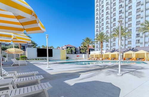 Las Vegas Apartment | Pet Friendly King | Las Vegas Stay