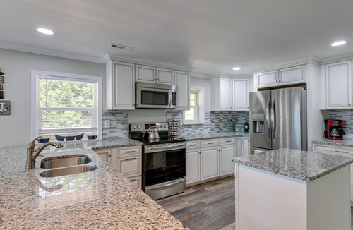 Southmont Cottage | Pet-friendly Lexington Vacation Rental on Lake!