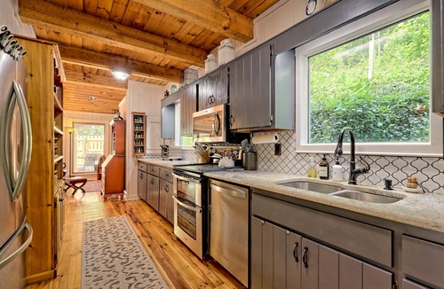 Murphy House | Pet Friendly Renovated Farmhouse with a Serene Rushing Creek and a fenced yard!