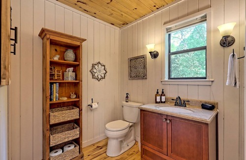 Murphy House | Pet Friendly Renovated Farmhouse with a Serene Rushing Creek and a fenced yard!
