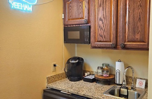 River Ranch Apartment | Pet-Friendly River Ranch Escape Walk to Rodeo & Ranch Activities
