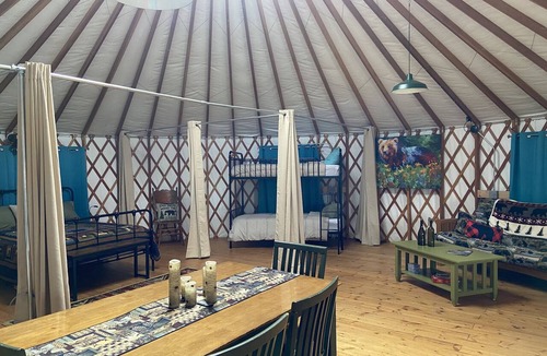 South Hartford Bed & Breakfast | Pet-Friendly Yurt Sleeps 12 with Pool Access