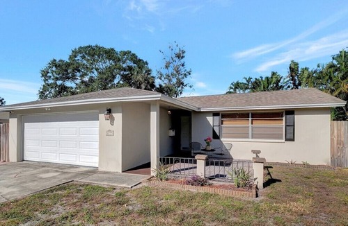 Pinellas Point House | Petes Getaway-Private pool near Beaches/Pier/Shops