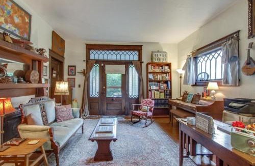 Lockeland Springs House | Petite Vintage Charmer Trendy East Nashville
