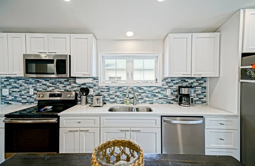 Milford House | Pets Welcome! Modern Cottage + Screened-In Deck, Steps from the Beach