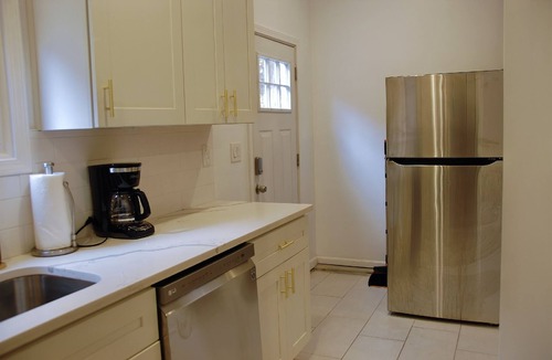 East Liberty Apartment | PGH Delight - 2B/1B, ALL NEW w/Free Street Parking, Perfect for family vacation