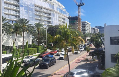 Surfside Apartment | Phenomenal Studio - Steps to Beach - Great Views - Historic - terrific stay