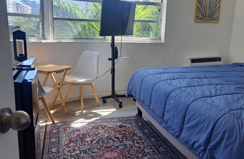 Surfside Apartment | Phenomenal Studio - Steps to Beach - Great Views - Historic - terrific stay