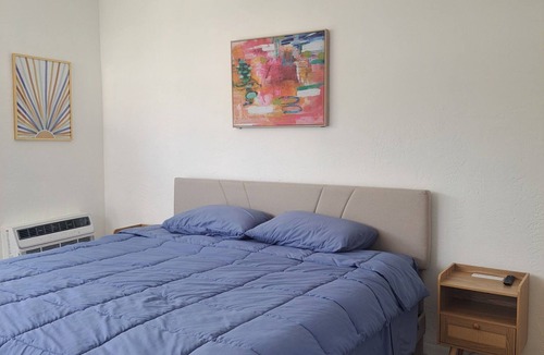 Surfside Apartment | Phenomenal Studio - Steps to Beach - Great Views - Historic - terrific stay