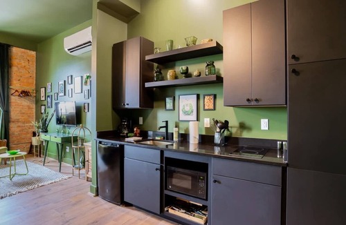 Covington Apartment | Pickle Factory Hotel—2BR Near Stadiums & Downtown