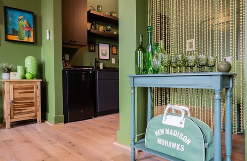Covington Apartment | Pickle Factory Hotel—2BR Near Stadiums & Downtown