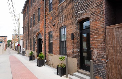 Covington Apartment | Pickle Factory Hotel—2BR Near Stadiums & Downtown