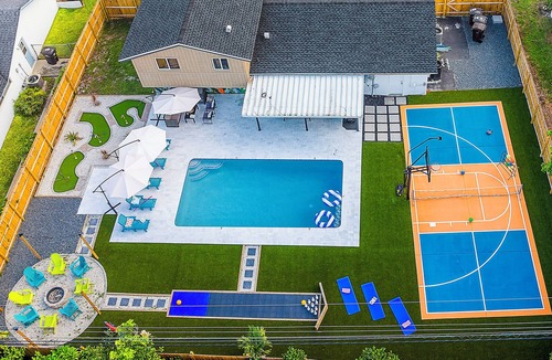West Palm Beach House | Pickleball ~ Heatd Pool ~ Mini-Golf ~ Bowling ~ Fire-Pit ~ Pool Table ~ Sleep 13