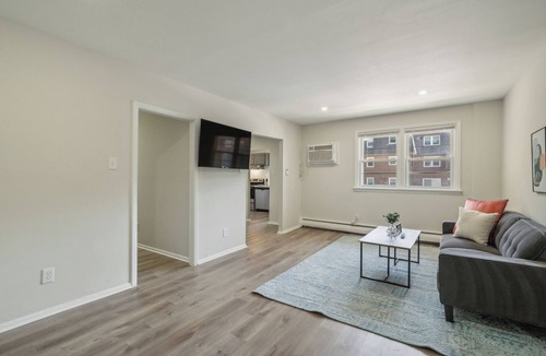 Newark Apartment | Pine Brook 618 I Cozy & Roomy I Gym